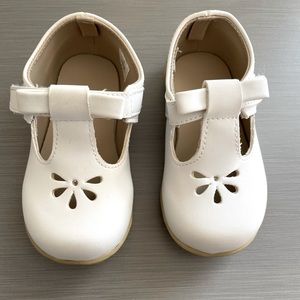 SOLD Sz 5 Toddler White Mary Jane T Strap Shoes